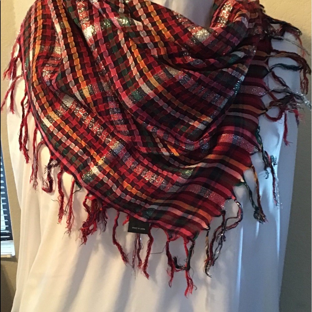 Fringed scarf. - Picture 2 of 4